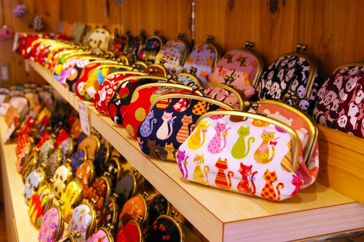 10 Must buy Traditional Japanese Accessories For Souvenirs 