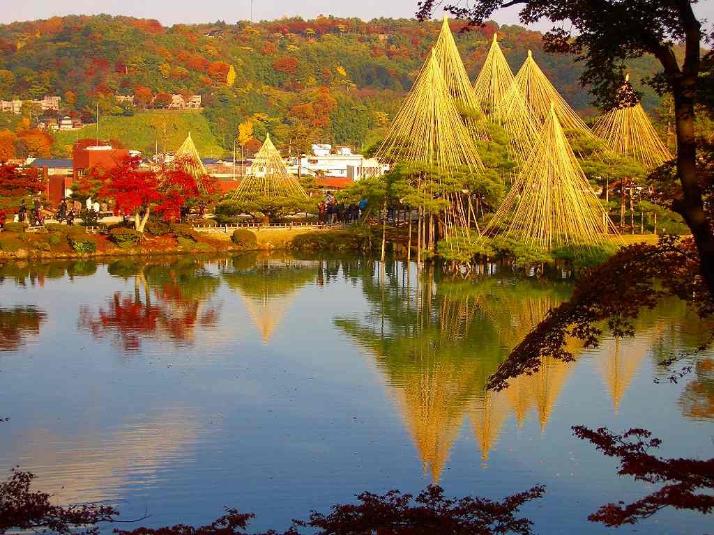 taman yang sangat unik di kanazawa ini adalah taman yang paling indah di jepang dibangun oleh pemilik tanah pada zaman edo dan dipelihara dengan baik oleh